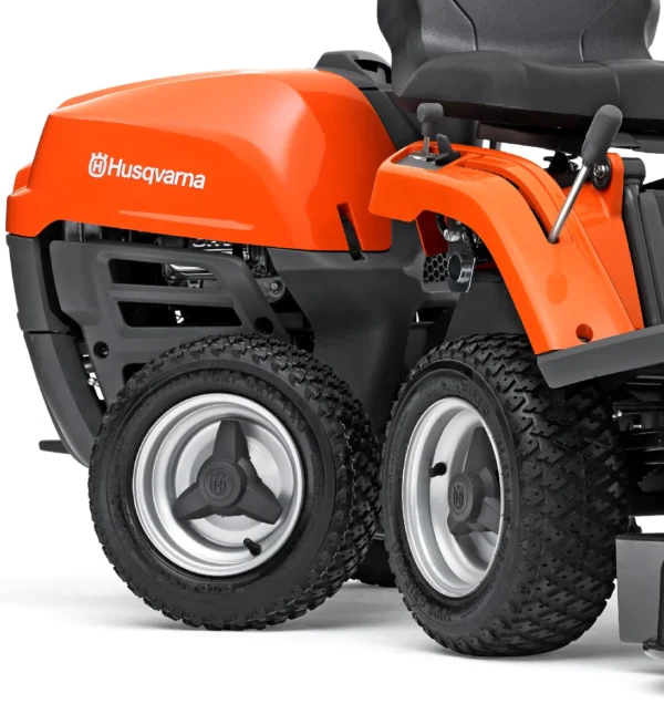Husqvarna R 112C mit Mähdeck Combi 85 – Winterpaket mit Schneeschild, Gummileiste und Schneeketten – Modell 2025