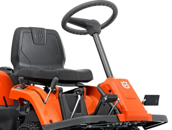 Husqvarna R 112C mit Mähdeck Combi 85 – Winterpaket mit Schneeschild, Gummileiste und Schneeketten – Modell 2025