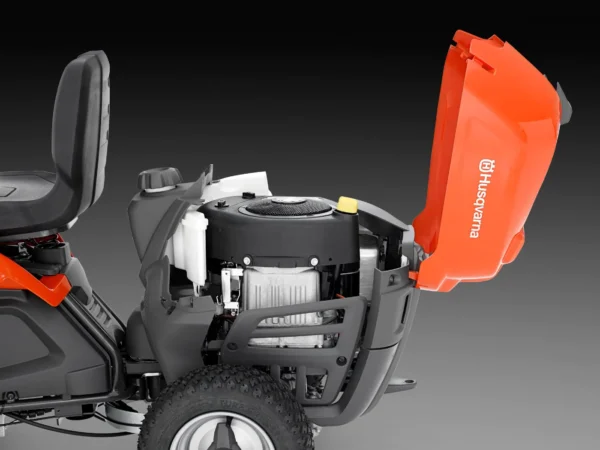 Husqvarna R 112C mit Mähdeck Combi 85 – Winterpaket mit Schneeschild, Gummileiste und Schneeketten – Modell 2025