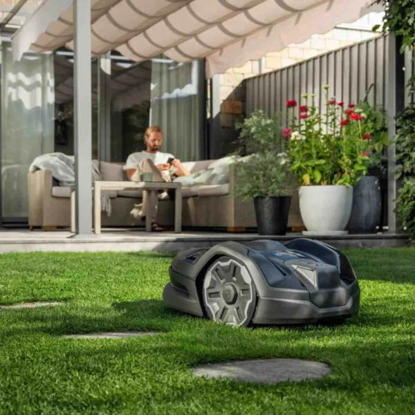 Husqvarna Automower 305E NERA + Garage