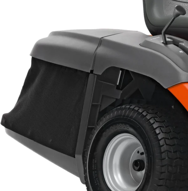 Husqvarna TC 138L Winterpaket mit Schneeschild, Gummileiste, Gewicht und Schneeketten – Modell 2025